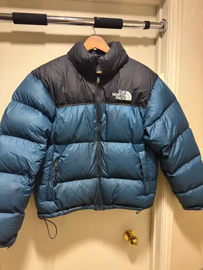 Bought for $430 Very good condition Size Medium Super warm with zip away hood