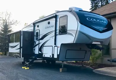 2020 Keystone Cougar 30RLS 5th Wheel. Mint condition. Rarely used. With Warranty. Always stored insi...