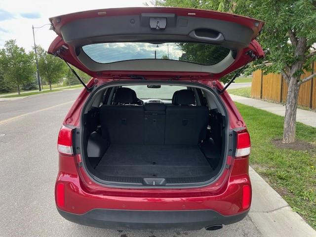 Great 2014 Kia Sorento for sale in Cars & Trucks in Calgary - Image 4