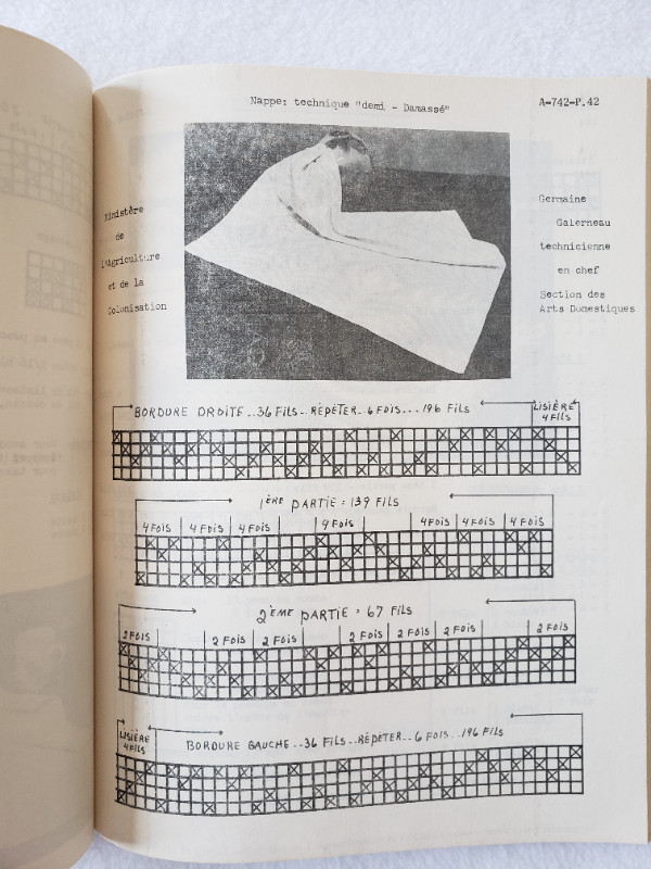 Ancien livre de tissage noir et blanc dans Manuels  à Laval/Rive Nord - Image 3