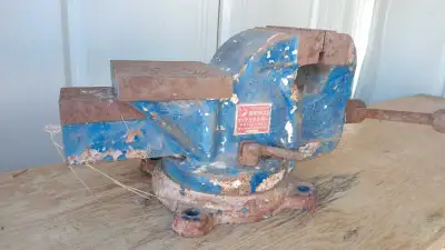 This is a used bench vise, ready to help you get a grip on your projects! It's showing its age with...