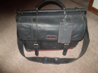TARGUS CARRYING CASE - ALL LEATHER  In Good Condition