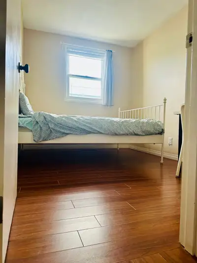 Looking for a female roommate SW westbrook station