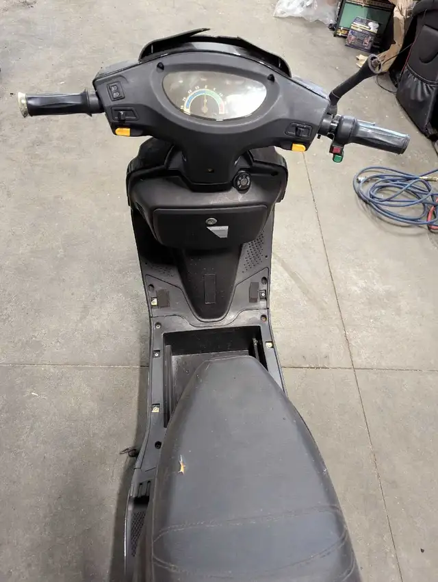 GIO Electric Scooter in Scooters & Pocket Bikes in Mississauga / Peel Region - Image 5