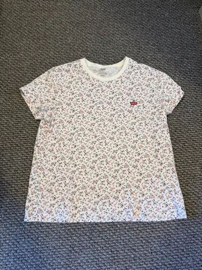 Levi’s t-shirt , View more