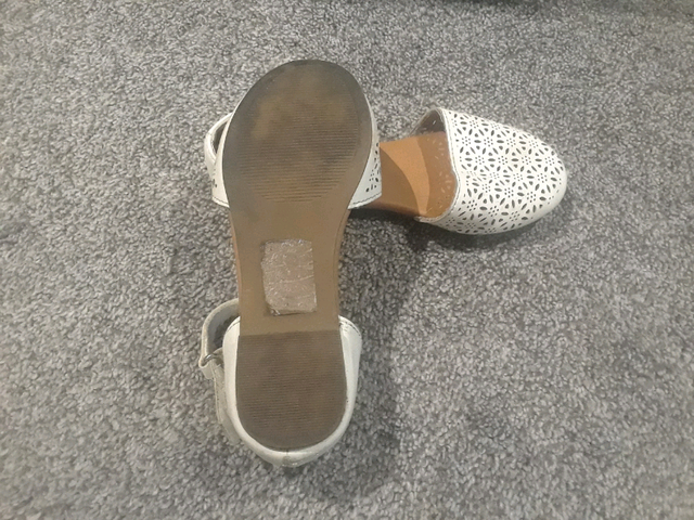Young Girls Dress Shoes size 9 in Kids & Youth in Brantford - Image 4