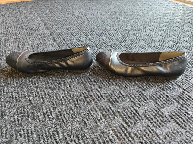 Women Nuovo By Hawkins Ballet Flats Slip On Shoes - Size 7.5 in Women's - Shoes in Calgary - Image 5