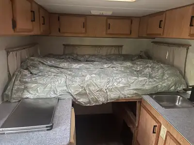 Shrimp 13ft camper trailer GVWR 1000kg Everything works as it should (Tow lights, lights inside, fri...