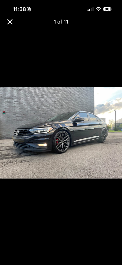 Jetta excelline 2019 Transmission manuelle 6 vitesses Moteur 1.4l turbo Toit ouvrant Banc et volant...
