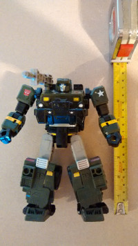 Transformers Universe Hound Oversized 7 inch figure