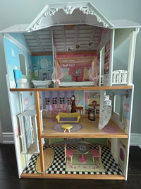 Wooden doll house 