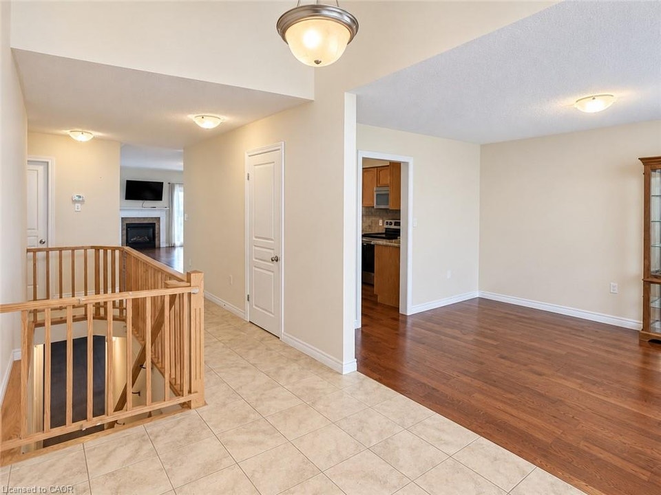81 BELLAGIO Avenue, Hamilton, Ontario, L0R 1P0 3