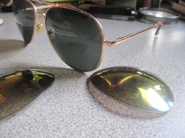 Ray Ban Aviator Sunglasses  RB 3026  Made in Italy Gold in Other in City of Toronto - Image 2