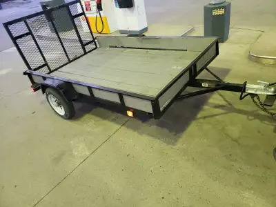 Great shape 2inch Receiver 2000lbs axle 2020 utility trailer