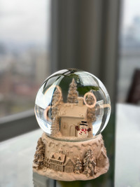 Christmas Tree and Automatic Revolving Train Snow Globe Color Ch