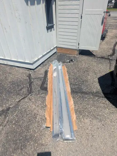 Brand new side steps for pickup! Never been opened, opened the box for pictures.