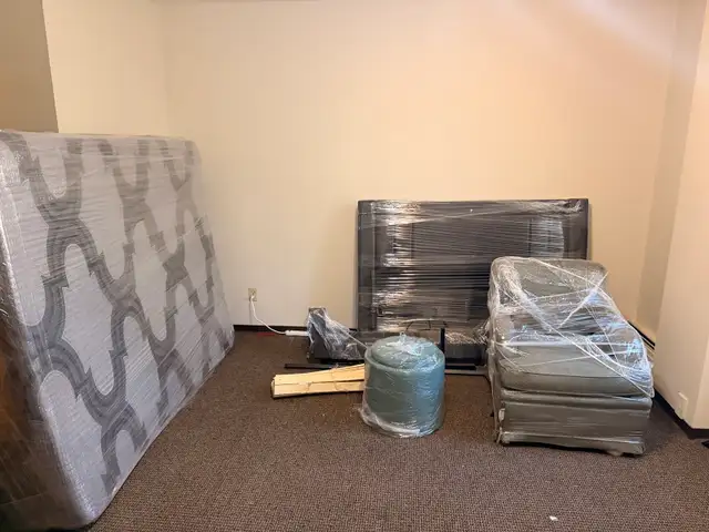 HKers Pickup Truck Delivery $60 – Marketplace, IKEA, Small Moves in Moving & Storage in Calgary - Image 9