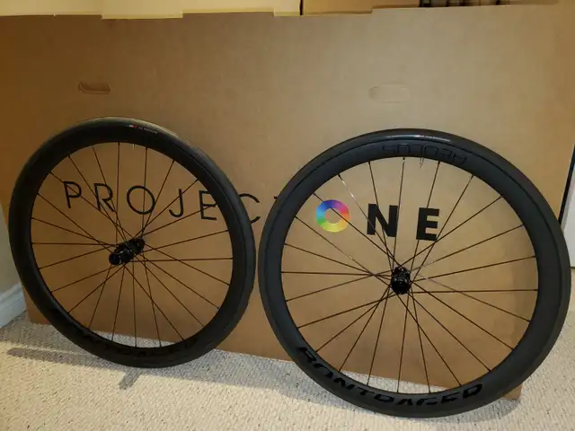 Bontrager Aeolus Pro 37 TLR Disc Road Wheelset in Frames & Parts in Oakville / Halton Region - Image 2