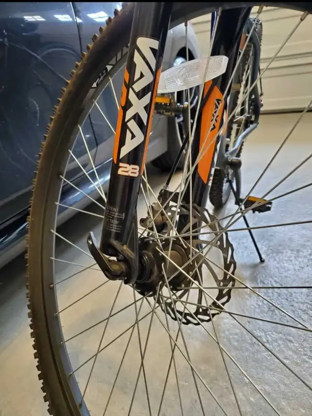 Mountain Bike Bicycle CCM 29er Hardtrail  21 Speed Vaxa in Mountain in Markham / York Region - Image 6