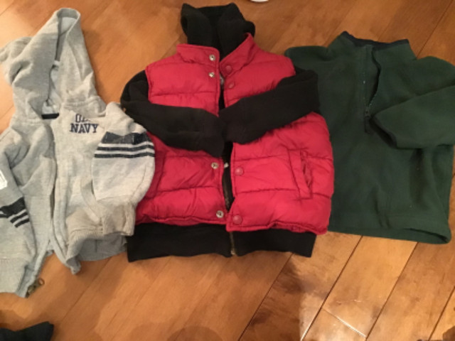 24 +3 PIECES OLD NAVY 2T CLOTHES PUFF JACKET JEAN LEVI DENIM in Clothing - 2T in Peterborough - Image 2