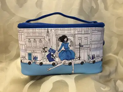 New Elizabeth Arden New York Makeup Bag, View more