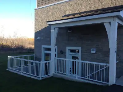Ce logement se situe dans un 4plex de copropriété dans un jeune quartier tranquille de Longueuil prè...