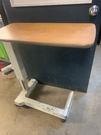 Adjustable hospital table 