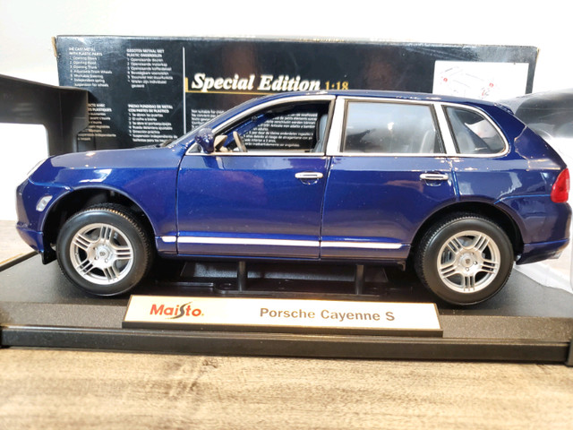 1:18 Diecast Maisto Porsche Cayenne S Blue Grey Interior SUV in Arts & Collectibles in Kawartha Lakes - Image 2