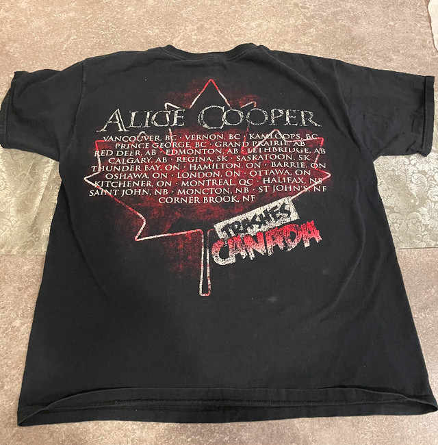 Alice cooper tshirt concert tour Lrg in Men's in North Bay - Image 3