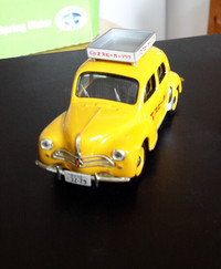 Miniature Renault 4CV Hino PA62 taxi Tokyo 1966 diecast 1:43