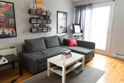 un grand 3 1/2 à louer pour 1er août, Rosemont, dernier étage