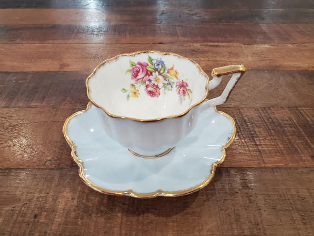 Vintage Salisbury England Scalloped Baby Blue Rose Teacup in Arts & Collectibles in Edmonton - Image 2