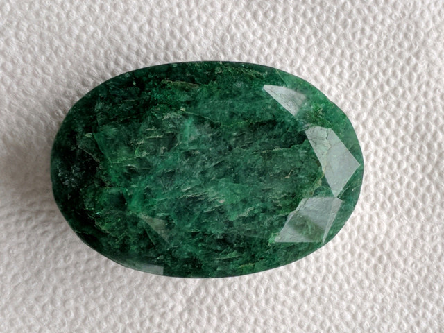 529 Ct. Beryl, Green, Emerald Colour Stone in Jewellery & Watches in Stratford - Image 2