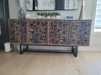 Like brand new sideboard from structube. Elegant and very durable. Looks like brand new.