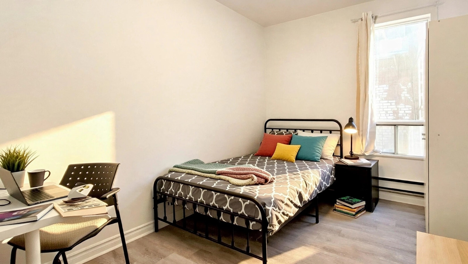 700$ / FEMALE ONLY/ 4 MONTH/ SEP TO DEC/ STUDENTS ONLY / FURNISH — photo 2