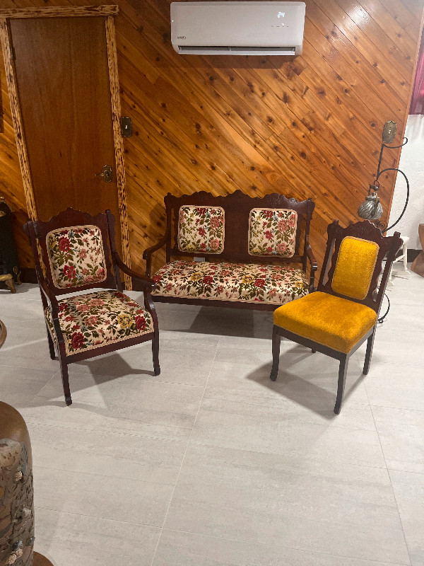 Chairs and Love seat (Antique) in Arts & Collectibles in Moncton