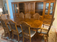 Beautuful Classic 15 piece Dining Room Set