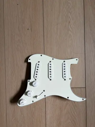 Fender Albert Hammond loaded Strat pick guard, View more