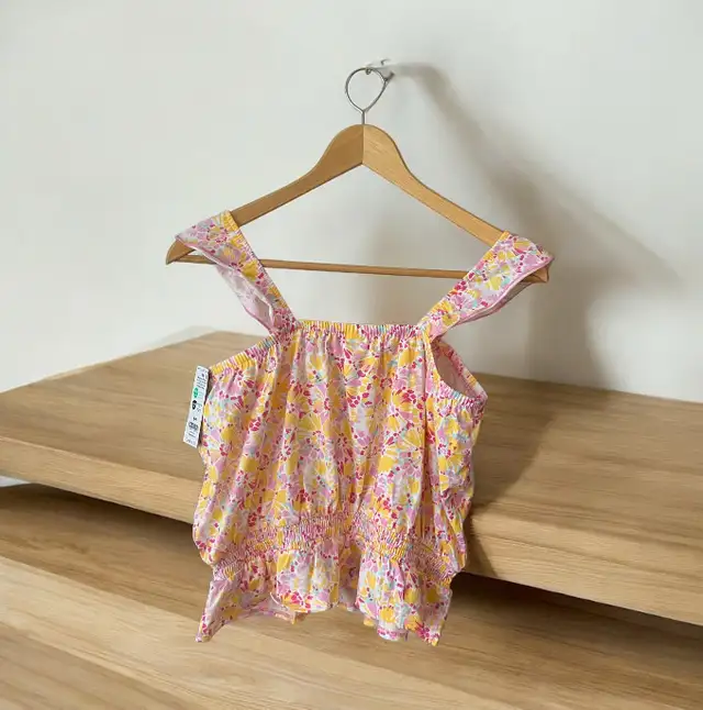 NEW Girl's Oshkosh B'Gosh Floral Print Ruffle Tank Top Size 14 in Kids & Youth in Winnipeg - Image 3