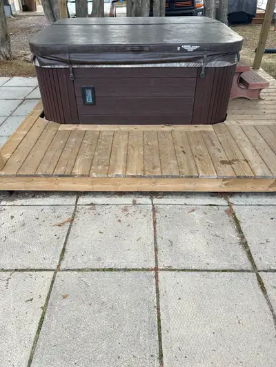 6 seater sunrise Hottub Selling because of moving 2800obo