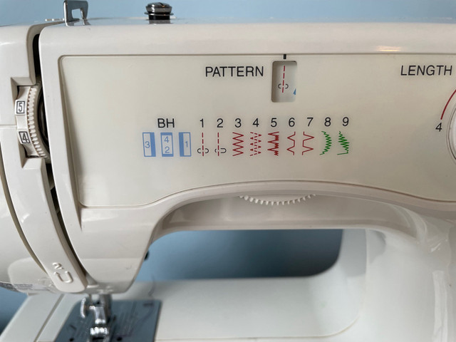 Kenmore Sewing Machine Like New in Hobbies & Crafts in Markham / York Region - Image 4