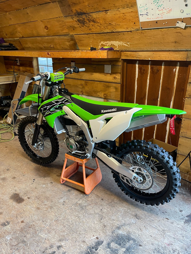 2019 KX450 SUPER CLEAN 17hr in Dirt Bikes & Motocross in Ottawa - Image 2