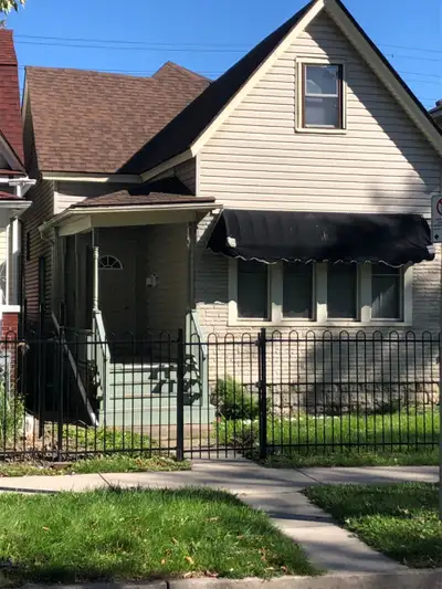 ATTN: STUDENTS –4 BEDROOMS FOR RENT- 568 JANETTE AVENUE