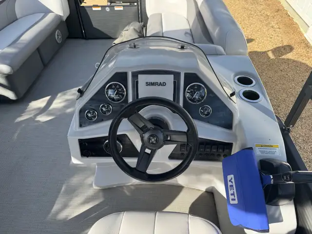 2018 Sweetwater pontoon in Powerboats & Motorboats in Edmonton - Image 10