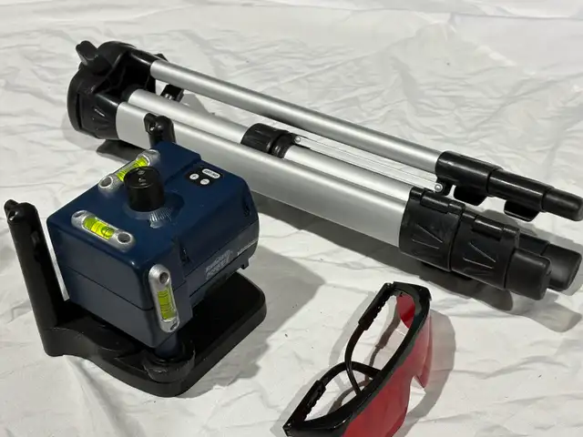 Mastercraft Hawkeye Laser Level Kit with Tripod & Case in Hand Tools in Oakville / Halton Region - Image 5