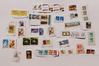 Lot de vieux timbres rares de divers pays, laisse a $ 15.00,