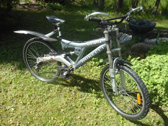 velo  montagne minelli victoria..21 vitesse roue 26 pouce in Mountain in Longueuil / South Shore - Image 9