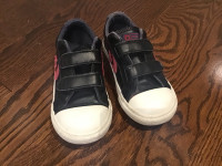Kids converse shoes size 9 Like new 
