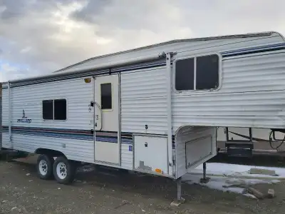 25 ft Bunkhouse model, sleeps 7 fully equipped and ready for spring. Good tires, light and easy to t...