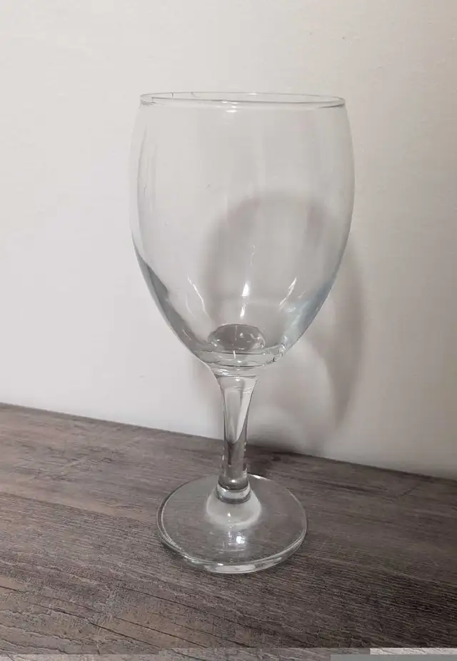 Wine Glass in Kitchen & Dining Wares in City of Toronto - Image 3